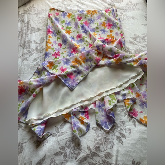 Vintage White Floral Asymmetric Ruffle Skirt XL Fairycore Romantic, Feminine 90s - Picture 3 of 6